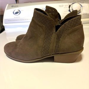 Old navy size 10 booties